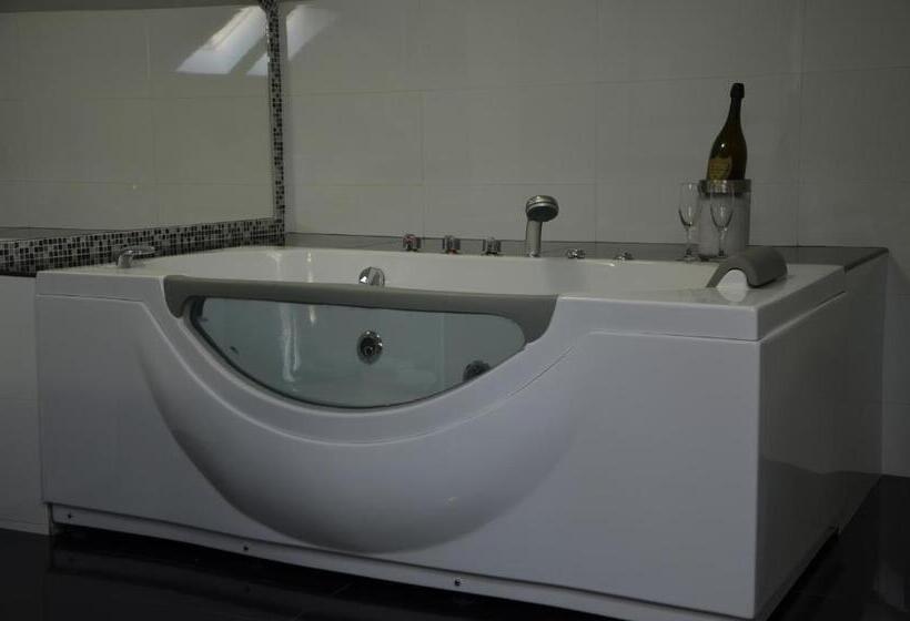 سوئیت با وان آب گرم, Garni Hotel Plava Laguna