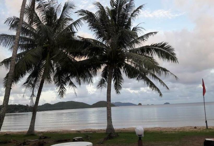 スタンダードバンガロー, Happy Days Resort