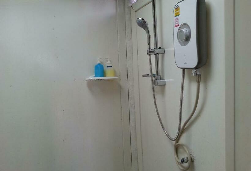 スタンダードバンガロー, Happy Days Resort