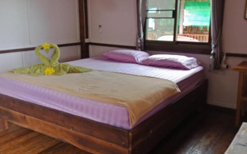 スタンダードバンガロー, Happy Days Resort