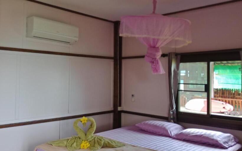 スタンダードバンガロー, Happy Days Resort