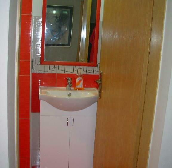 اتاق استاندارد با سرویس بهداشتی مشترک, Hostel 021