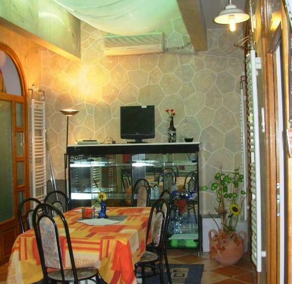 Economy Triple Room, Hostel 021