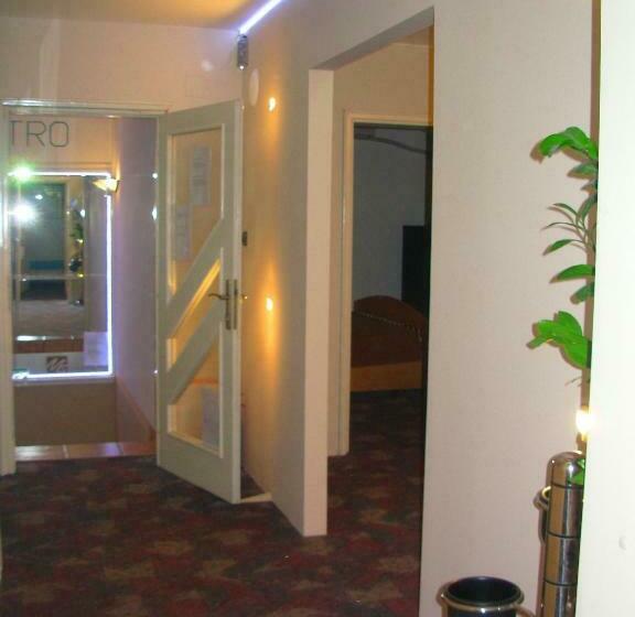 اتاق استاندارد با سرویس بهداشتی مشترک, Hostel 021