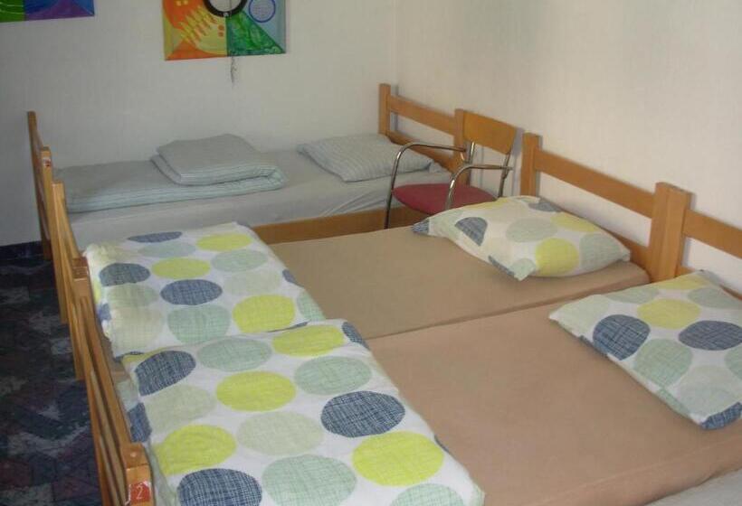 اتاق استاندارد چهار تخته, Hostel 021