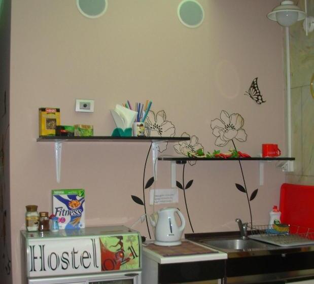 اتاق اکونومی, Hostel 021