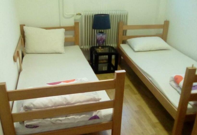 اتاق استاندارد چهار تخته, Hostel Jellostone