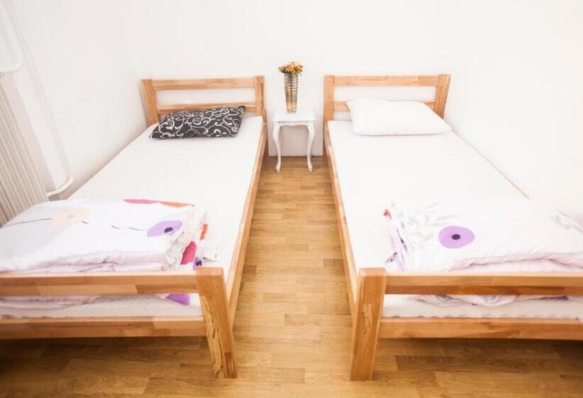اتاق استاندارد, Hostel Jellostone
