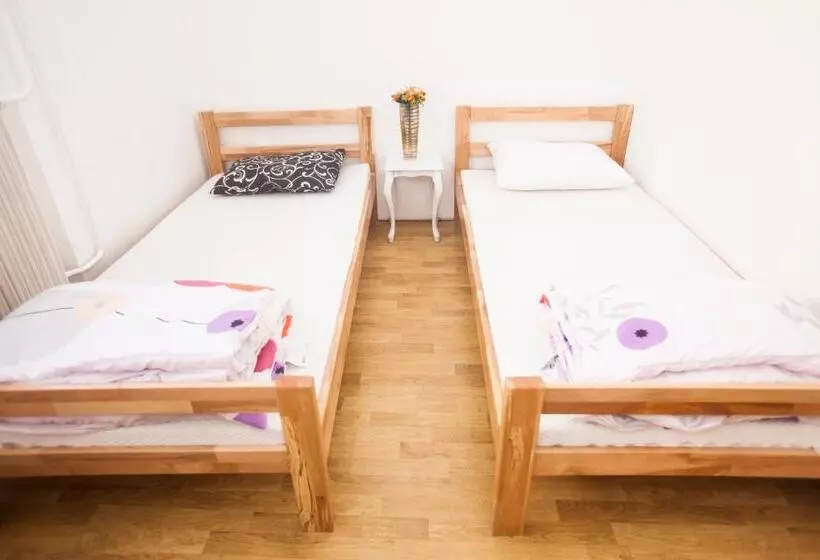 اتاق استاندارد, Hostel Jellostone