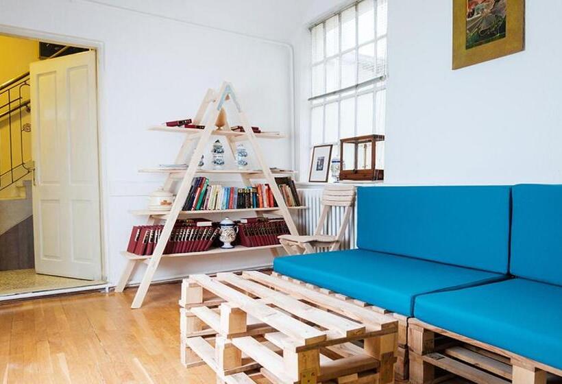 اتاق کلاسیک چهارنفره, Hostel Jellostone
