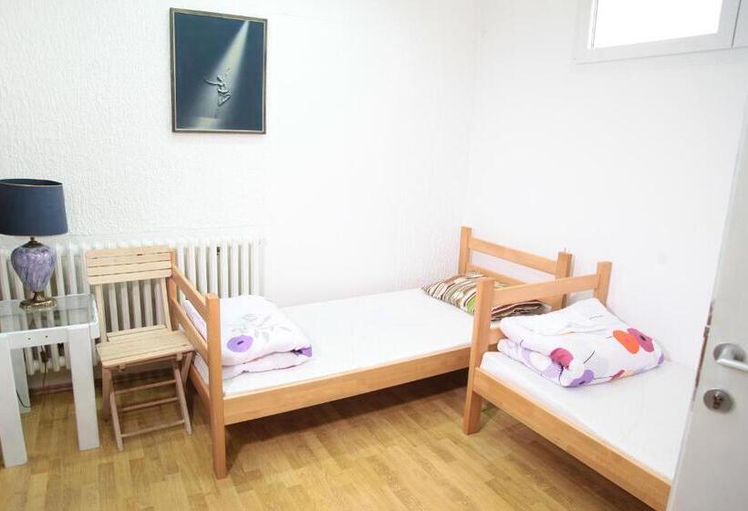 اتاق استاندارد چهار تخته, Hostel Jellostone