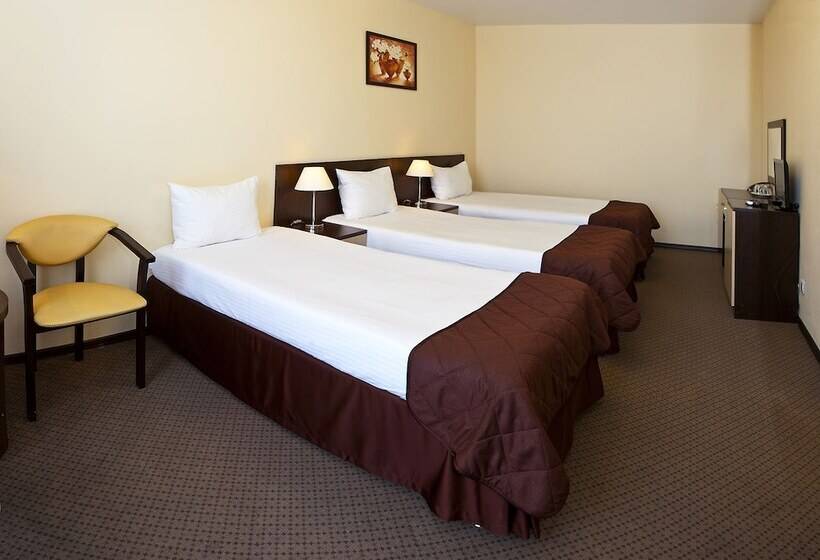 Номер Стандарт Трехместный, Barkhatnye Sezony Ekaterininsky Kvartal