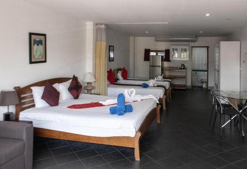 Семейный Номер, Deng S Kamala Beach Guesthouse