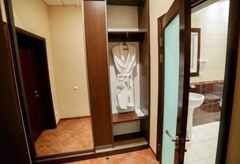 اتاق استاندارد, Milan