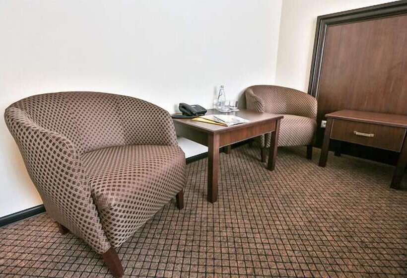 سوییت جونیور, Milan