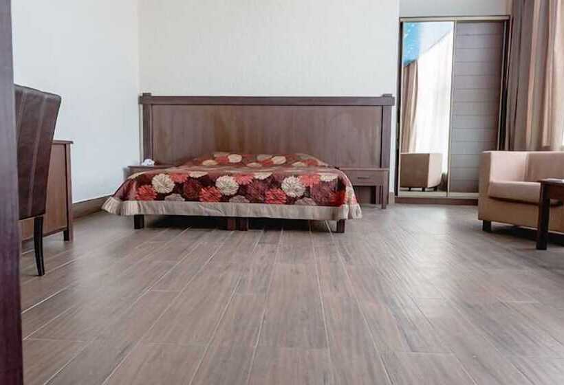 سوییت جونیور, Milan