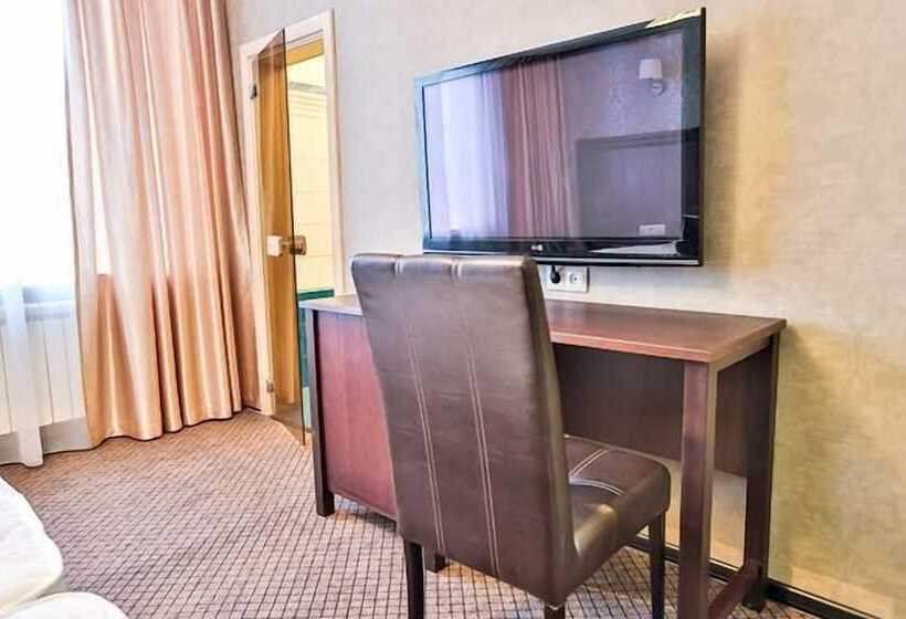 سوییت جونیور, Milan