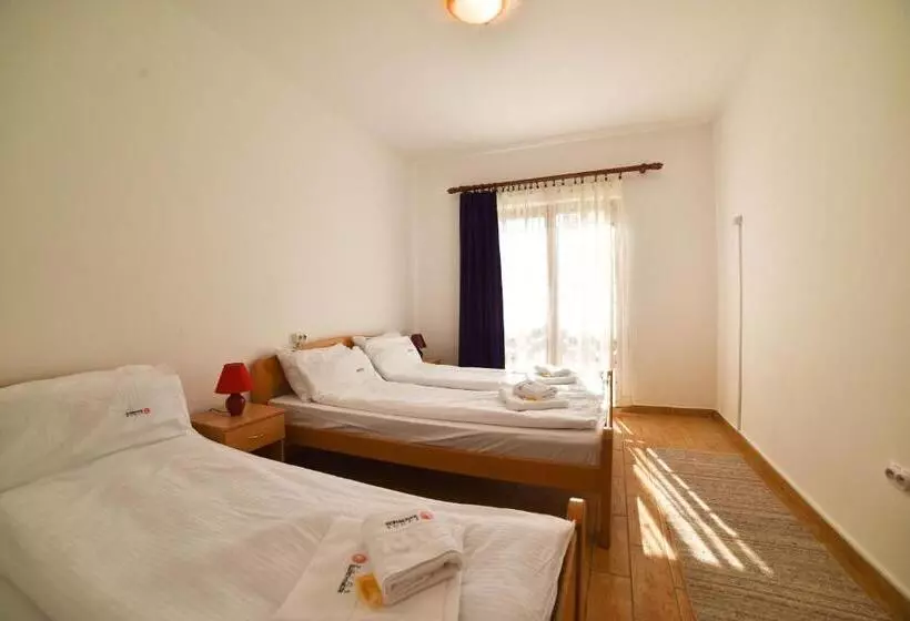 اتاق استاندارد سه نفره, Sunce Inn