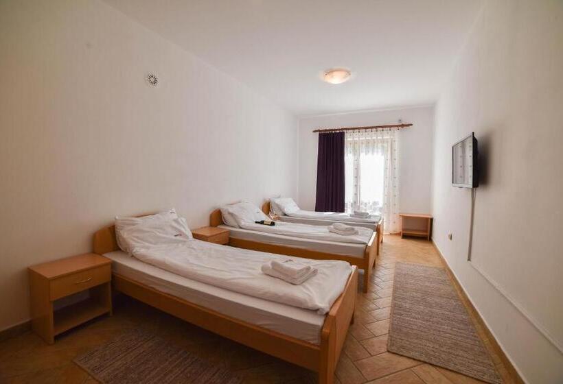 اتاق استاندارد سه نفره, Sunce Inn