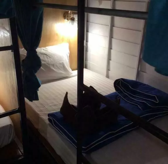 تختخواب در اتاق مشترک, Moovinn Garden Guesthouse