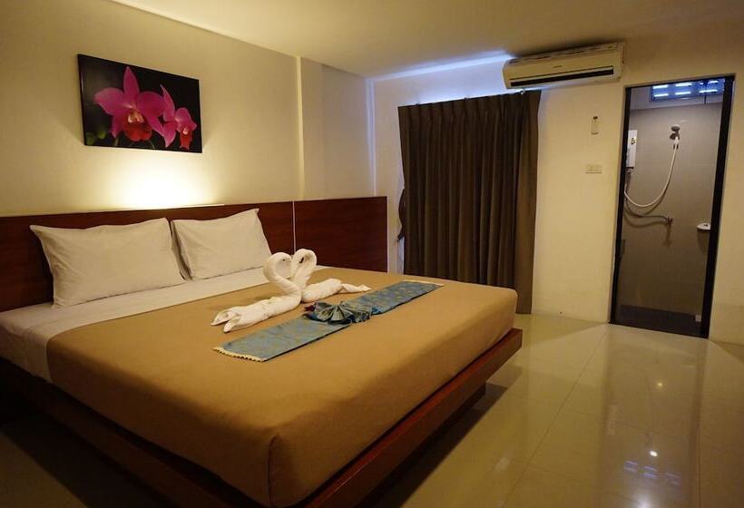 디럭스 룸, Phuthara Hostel