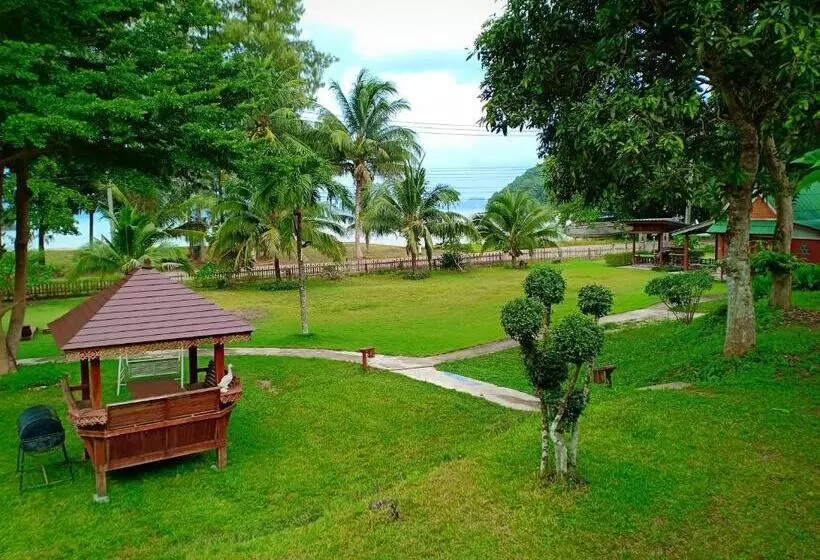 スタンダードバンガロー, Suntisook Resort