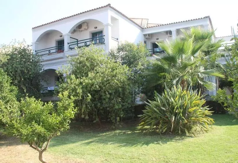 اتاق استاندارد با چشم‌انداز باغ, Ammos Apartments