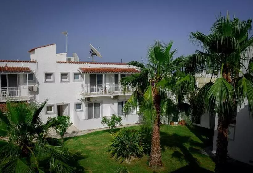 اتاق استاندارد با چشم‌انداز باغ, Ammos Apartments