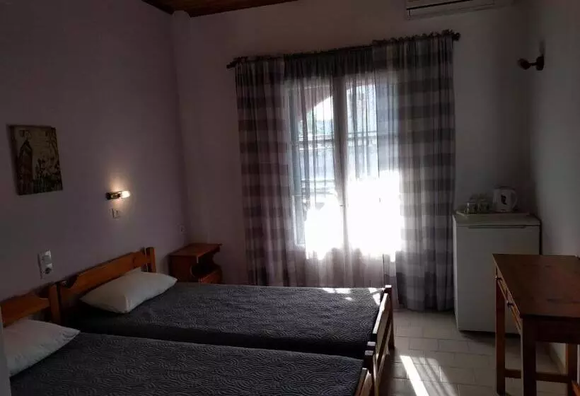 اتاق اکونومی, Ammos Apartments