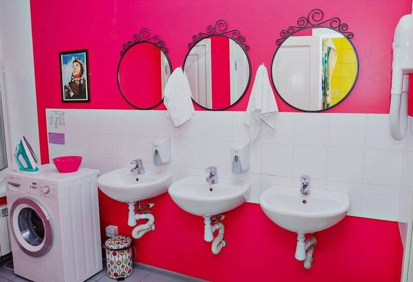 공동 객실, Friends On Vosstaniya Hostel