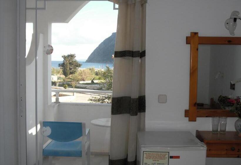 Quarto Estandar Vista Mar, Antonis