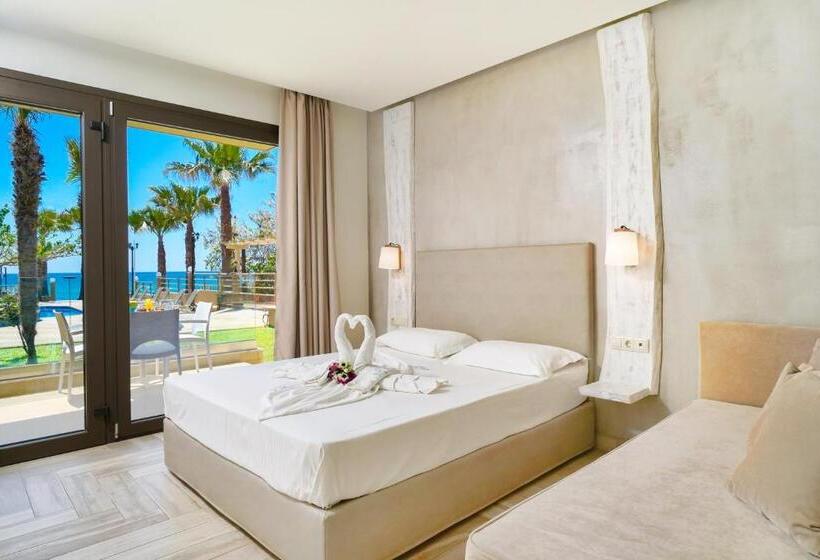 プールの見えるスタンダードトリプルルーム, Blue View