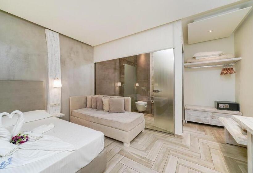 プールの見えるスタンダードトリプルルーム, Blue View