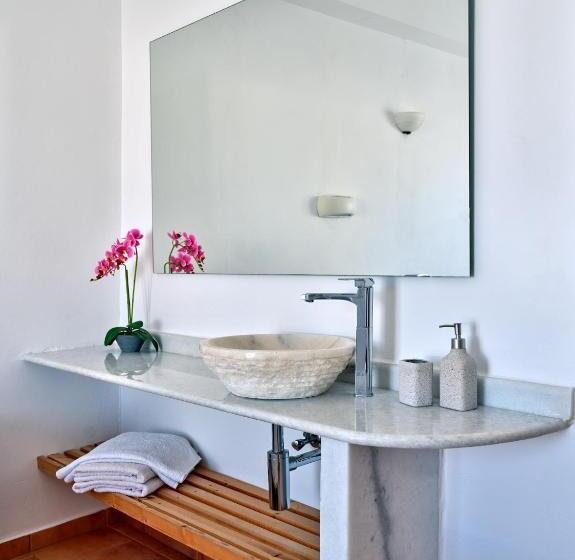 חדר אקונומי, Galini