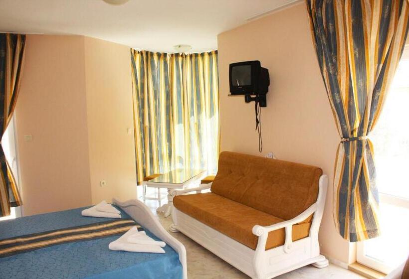 إستوديو قياسى مزودة بتراس, Family Hotel Paros 2