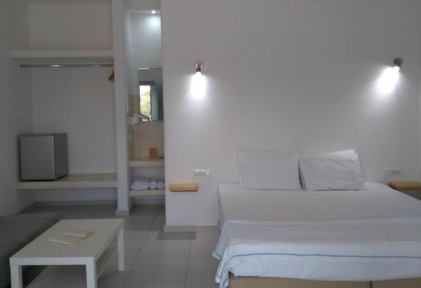 Standardzimmer mit Poolblick, Daylight