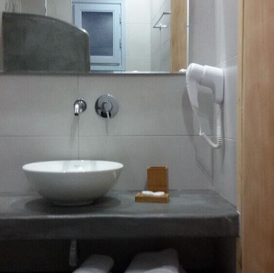 Standardzimmer mit Poolblick, Daylight