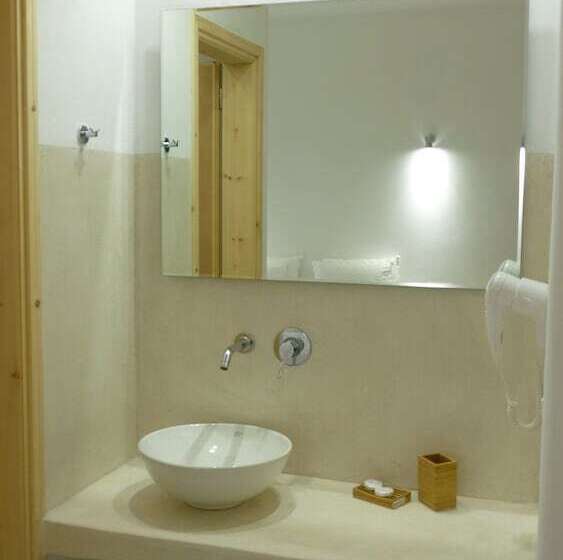 Standardzimmer mit Poolblick, Daylight