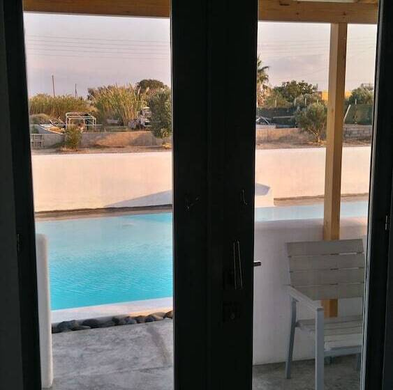 Standardzimmer mit Poolblick, Daylight