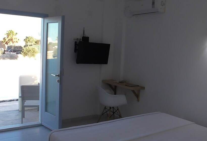 Standardzimmer mit Poolblick, Daylight