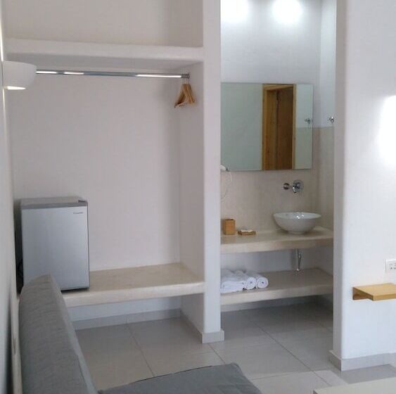 Standardzimmer mit Poolblick, Daylight