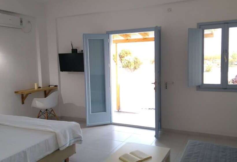 Standardzimmer mit Poolblick, Daylight