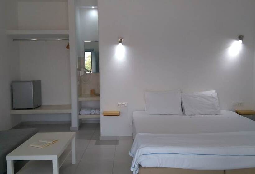 Standardzimmer mit Poolblick, Daylight