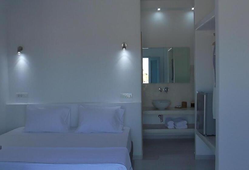 Standardzimmer mit Poolblick, Daylight