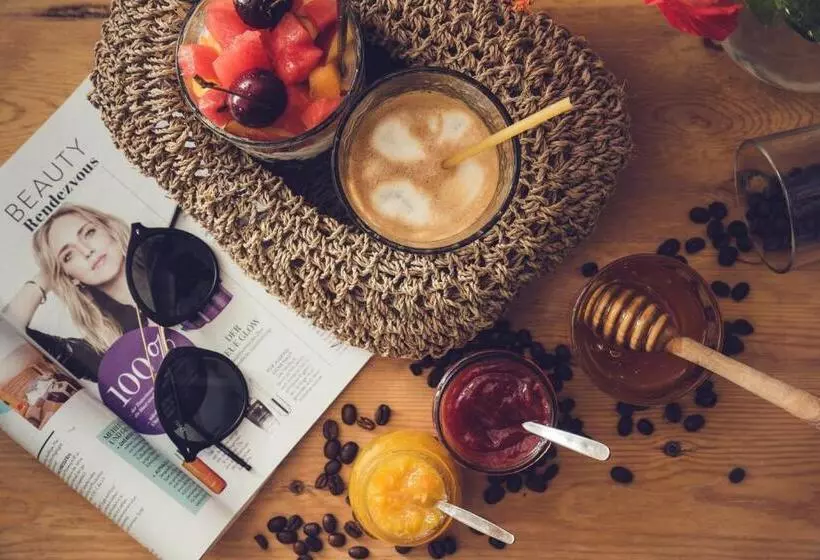 اتاق استاندارد با بالکن, Die Zwei Brüder Art & Suites