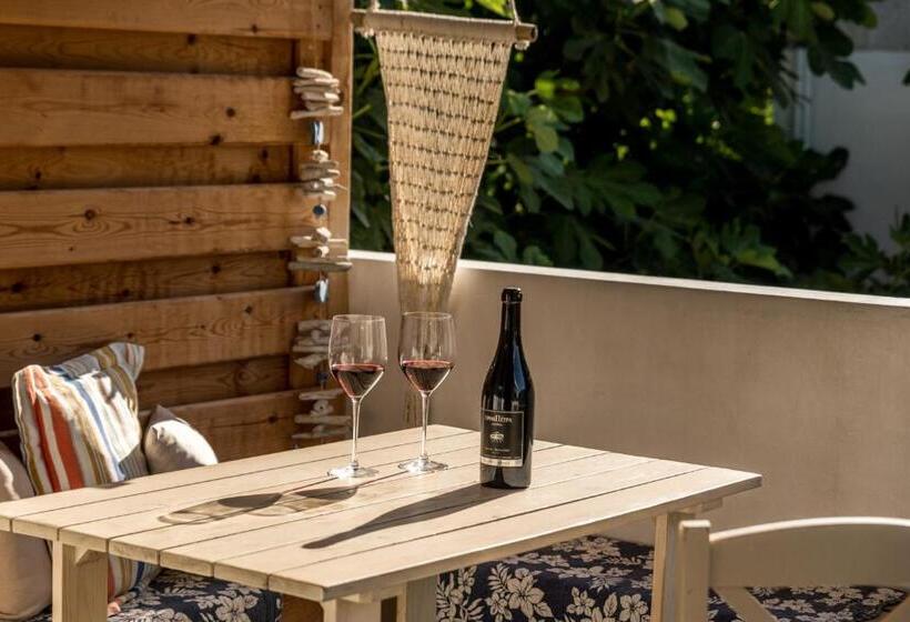 דירת שני חדרים, Die Zwei Brüder Art & Suites