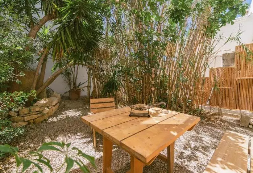 سوییت سوپریور, Die Zwei Brüder Art & Suites