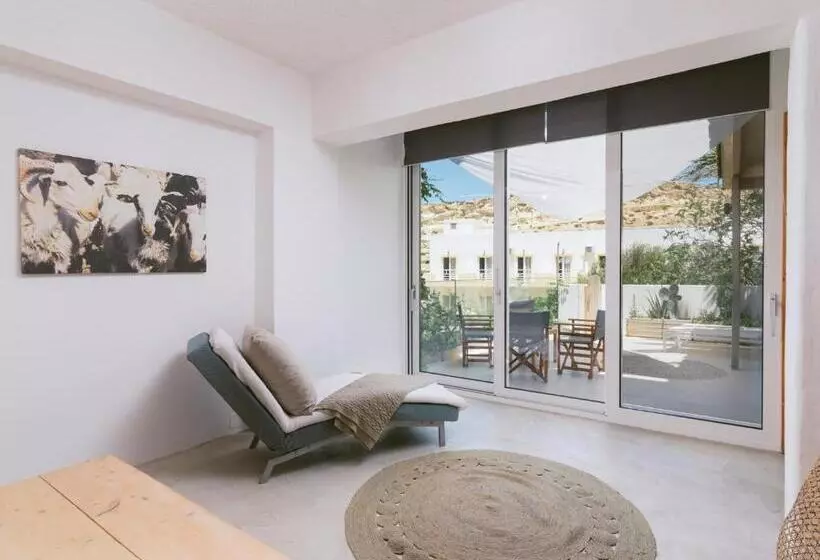 سوییت سوپریور, Die Zwei Brüder Art & Suites