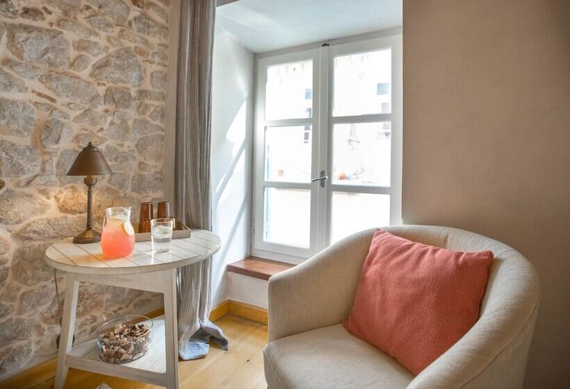 Номер Стандарт Индивидуальный, Amymone And Adiandi