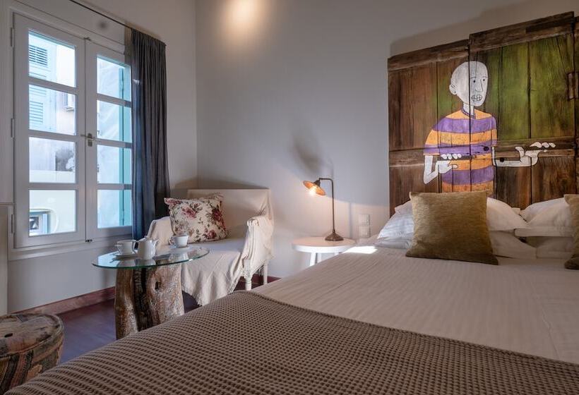 Номер Superior, Amymone And Adiandi